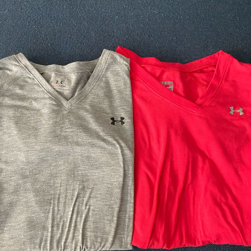 Lot of 2 Under Armour Loose Fitting Short Sleeve T-shirts. V-neck. Used. Size M.